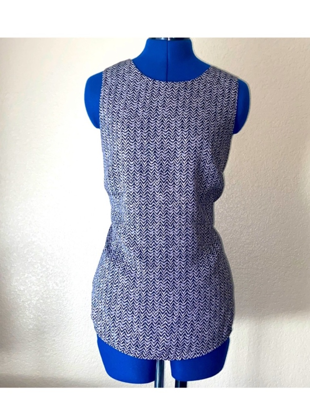 LOFT Black & White Zigzag Sleeveless Shell Top Size M